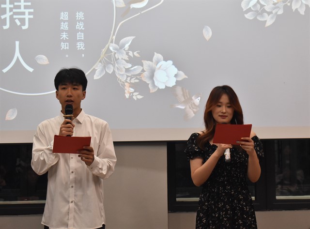 灯光初上展“新”声 我与梦想同裳——淬炼·国际商学院第十一届“挑战未知 超越自我”主持朗诵大赛