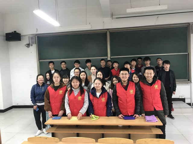 【完满班级】情系雷锋月 爱洒三月天——信工系软件1705班举办完满班级活动