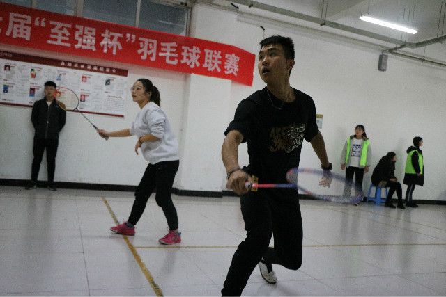 羽毛球联赛场上 信院学子全力拼搏——第七届“至强杯”羽毛球联赛圆满落幕