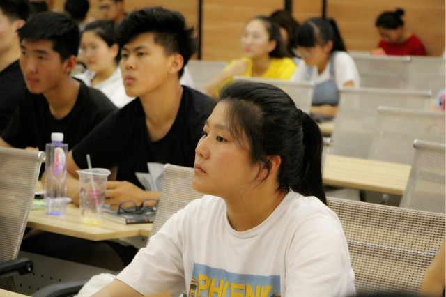 青马完满骨干班师生以创意写作思维共话创意与极致