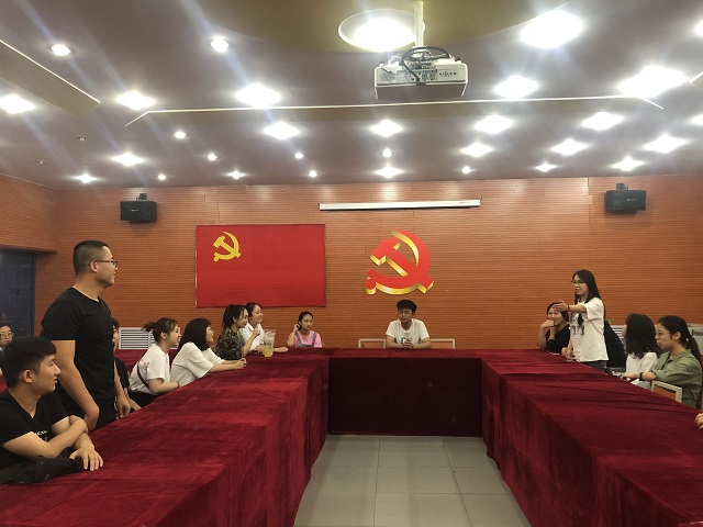 【完满班级】生命才是最宝贵的财富——艺术传媒学院环境设计1704班举办“生命至上 防震减灾”地震知识普及座谈会