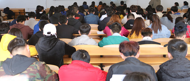 【辅导员说完满】扬帆起航 不负锦瑟年华——经济与管理学院开展“心要辛且信,方及欣与馨”主题年级会