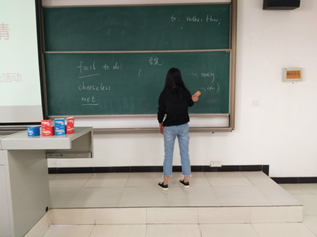 外国语言文学系 【完满班级】 环保公益行——外国语言文学系英语1602班、英语1603班完满班级活动