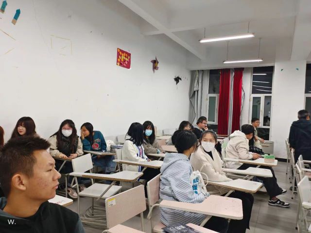欣赏电影 感悟人生——大数据学院、信息工程学院计科2205班完满团支部活动
