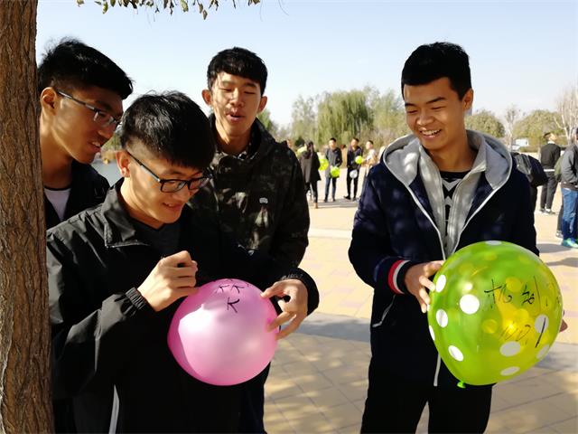 【辅导员说完满】养一朵梦想 等待它发光——机电工程系2017级举办“辅导员说完满”活动