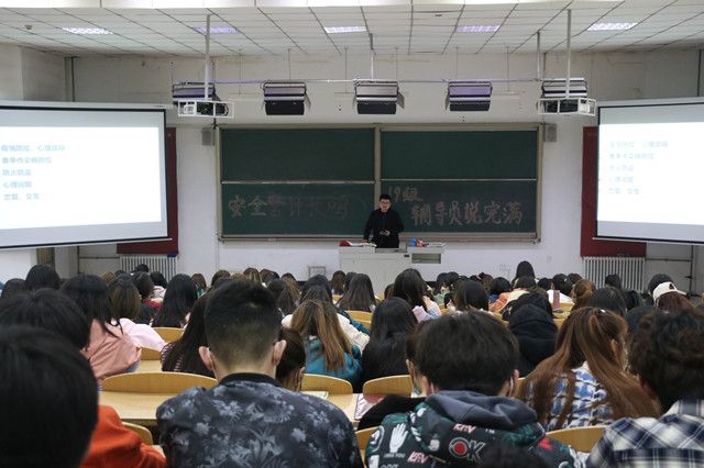 【辅导员说完满】雏鹰搏长空 启航新征程——外语系2019级主题年级会