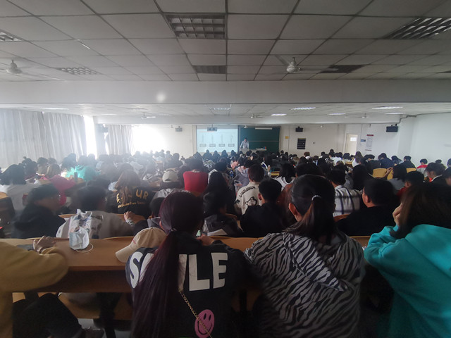 【辅导员说完满】创和谐宿舍 促学生成长——淬炼商学院2020级“辅导员说完满”专题活动