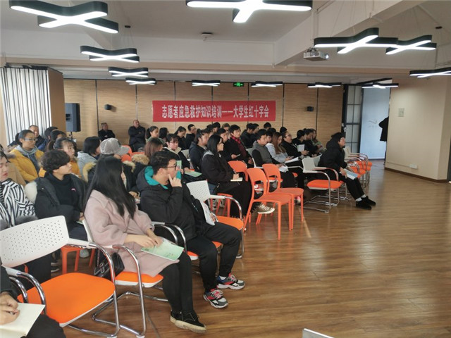 【社团快讯】学习急救知识 传递人间真情——大学生红十字会开展急救知识技能培训活动
