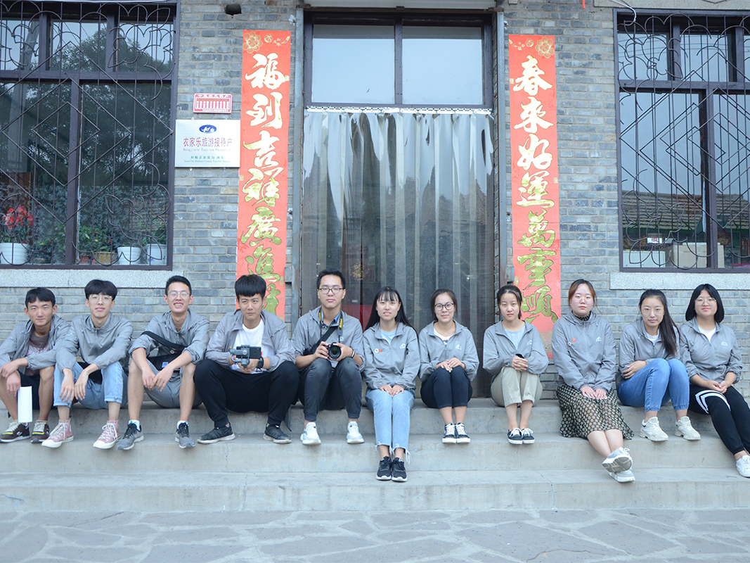 在保护中发展:触摸许村剪纸与烙画艺术品