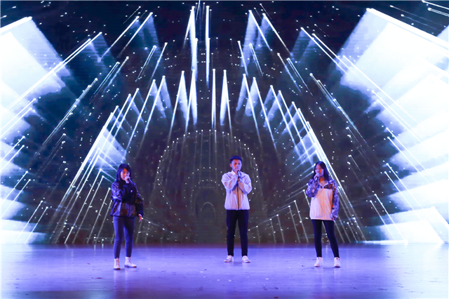 第100期乌马河周末文化广场“汇彩色之力 幸不负青春”主题晚会圆满落幕