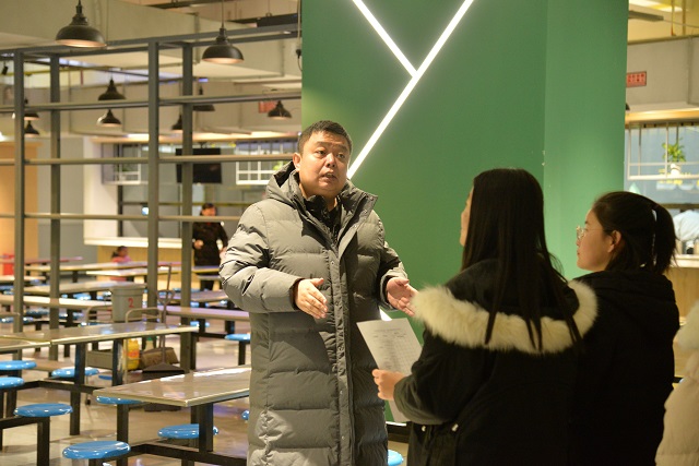 “走进后厨 眼见为食”主题权益活动守护学生健康