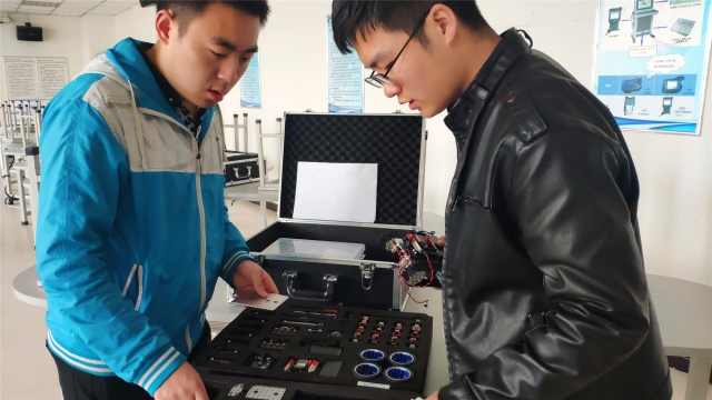 【1+1>2】智能工程学院Creator机器人社开展机器人制作活动