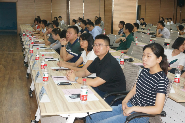 做完满的践行者 培养完满的人——2017-2018学年第二学期主题年级会(辅导员说完满)精品课件评比工作顺利落幕