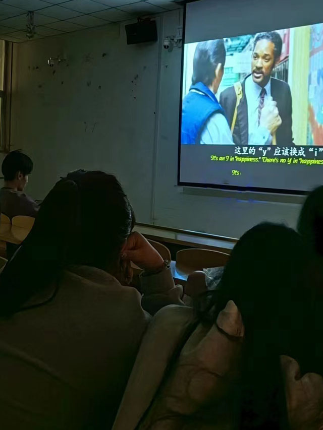 活力四射 金色年华——艺术传媒学院十月完满团支部活动集锦(三)