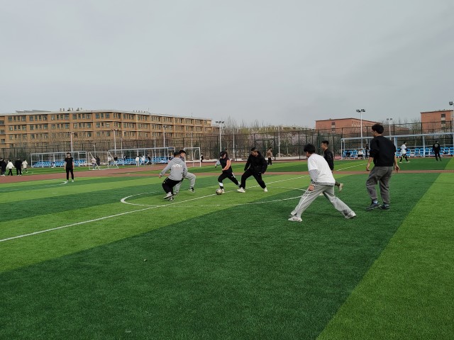 【完满团支部】挥洒阳光 激情足球——智能工程学院机制2103班完满团支部活动