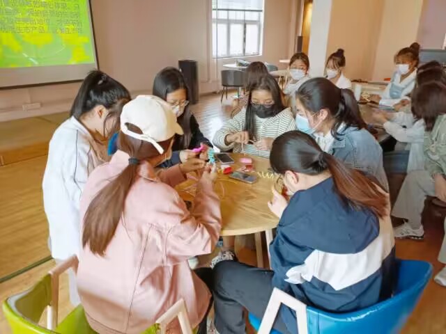 等春来 不如一起寻春去——商务英语学院四月完满团支部活动集锦