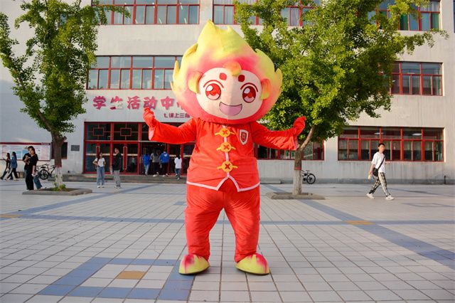五月匠心 淬炼团队倾情打造“淬小商”——淬炼·国际商学院开展卡通形象代言活动