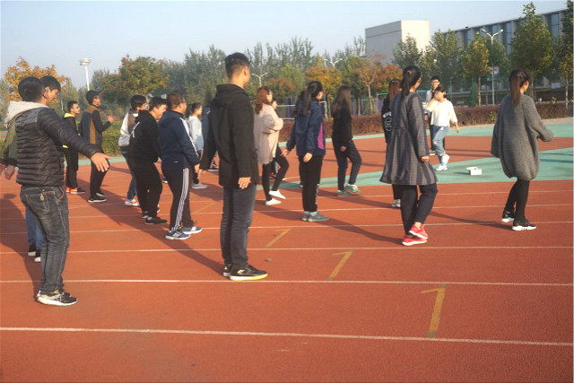 【完满班级】生命在于运动 年轻就该舞出精彩——经济管理系区域1701班举办“跳出自我，律动青春”健美操比赛