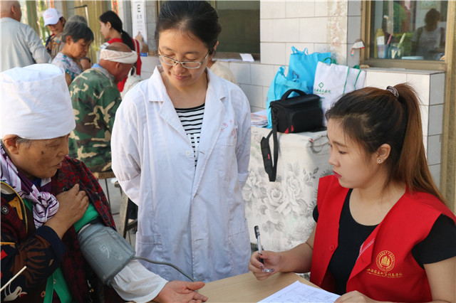 【三下乡】实践纪实：留守人员问题多  爱心医疗排忧难