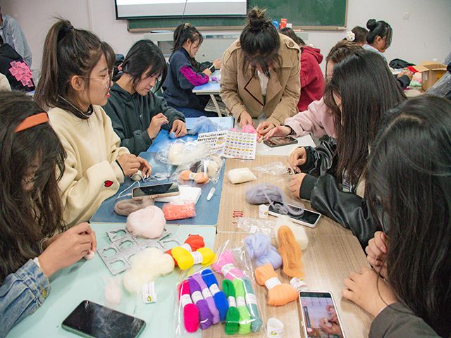 学长计划第912期:艺家人戳了戳你 在线召唤容嬷嬷——艺术传媒学院“传世芳华 惠泽后人”艺彩论坛系列活动第三十五期