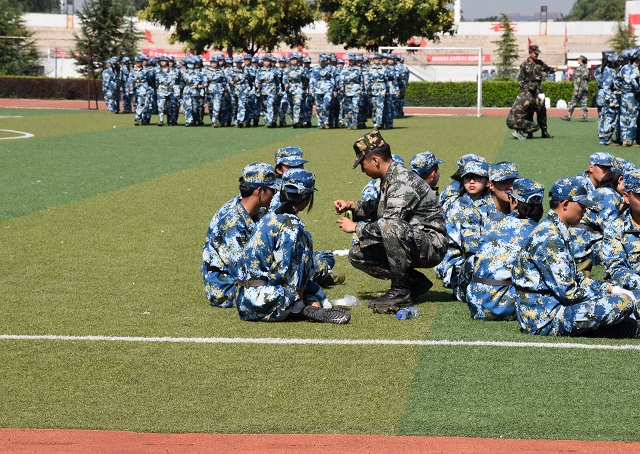 以阳刚之气为斧钺 斩军训考验荆棘——食品与环境学院2021级新生军训