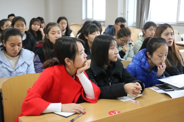 【辅导员说完满】汇集知识雨露  汲取创业甘泉——外语系辅导员说完满之“大学生如何规避错误创业之路”