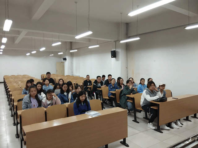 【完满班级】追忆革命岁月 传承红色文化——爱国电影赏析完满班级活动