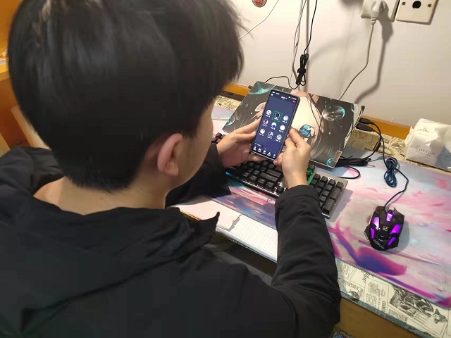 “淡淡茶语情 与你一起看电影”——软件2102班完满班级活动