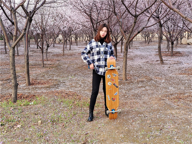 闪光的信院第265期：一口气通过四六级+初会 滑板女孩的这半年有点“溜”！