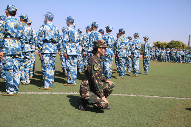 英姿飒爽 青春正当时——21级智院学子军训纪实