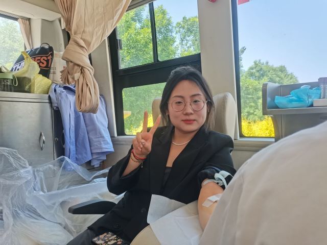 有热血不如来献血!大学生红十字会组织开展无偿献血活动