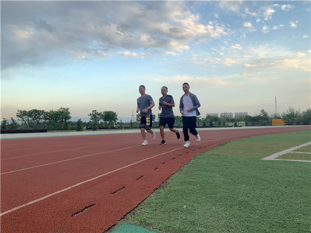 【毕业季】阳光户外健康乐跑助力毕业生奔赴下一个远方