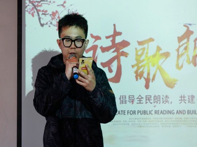 诵读经典诗歌 传承华夏文明——食品与环境学院第一届“回味经典”校园朗诵比赛