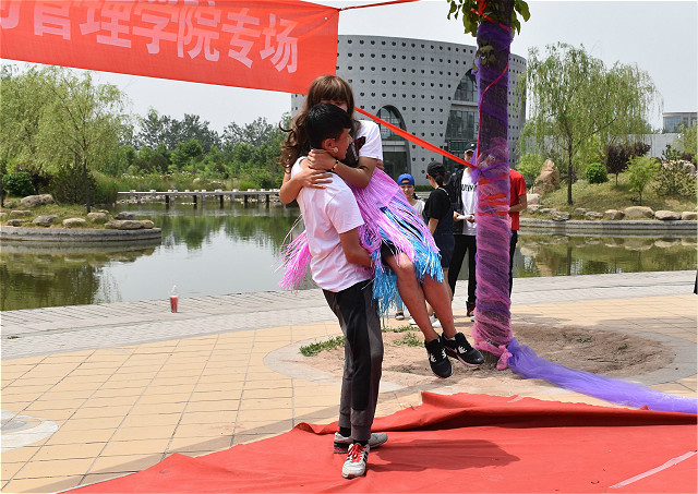 【剧评】曼妙青春 轻舞飞扬——第六届“魅夜乌马河”校园戏剧节5月14日剧评集锦