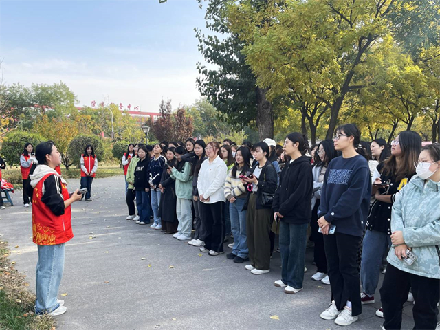 以步履积累善意 汇聚行走的力量——商务英语学院“city”信院路 同你走“walk”