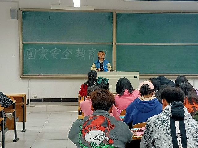 【完满班级】安全教育 重在青年——食品与环境学院生技2001班完满班级活动