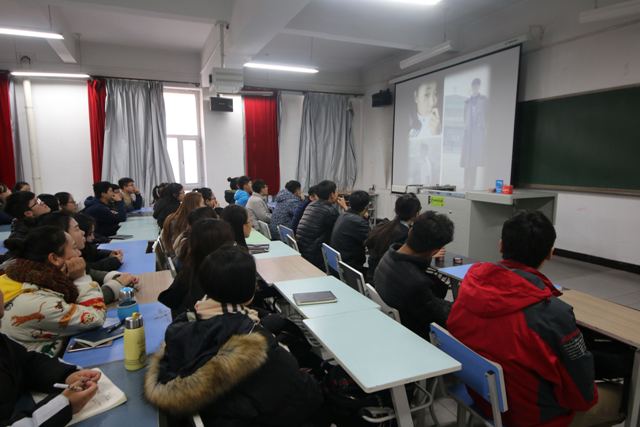 艺术传媒系“PO出我和父母的对比照”游子感恩季特别活动