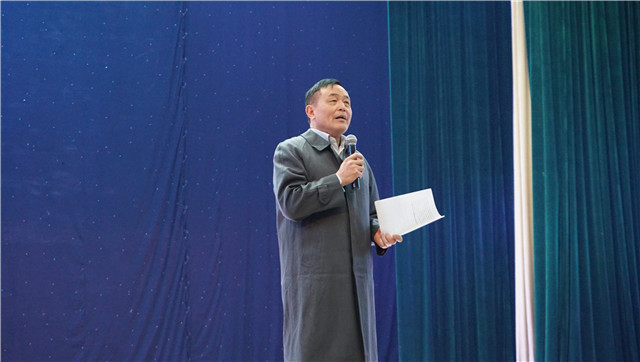 大数据学院、信息工程学院在乌马河剧院成功举办2018年度优秀学生表彰大会