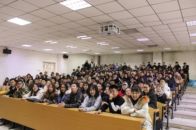 【辅导员说完满】弘扬宪法精神 履行宪法使命