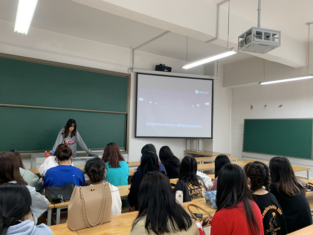 【完满班级】公益助他人 但使手余香——商务英语学院英语1801班、1803班、1804班完满班级活动