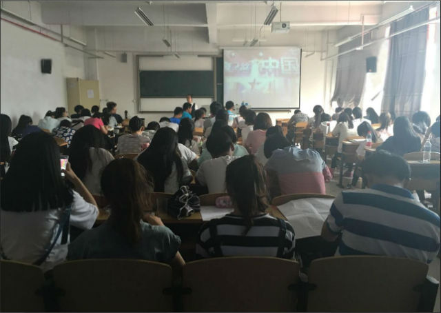 【辅导员说完满】信息工程系2012级举办辅导员说完满