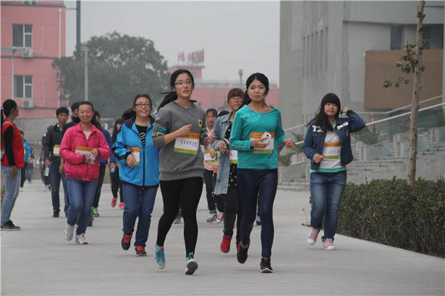 我院举办2015康宝莱·全国大学生迷你马拉松公益挑战第一期“涂鸦跑”