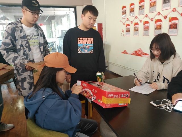 【完满班级】变废为宝 点石成金 废品回收再利用活动——艺术传媒学院环设1806班