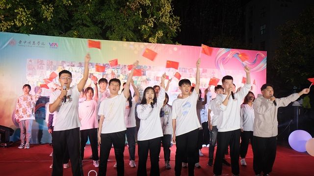 礼赞盛世 共谱华章 我与“母亲”共庆生——“母亲看我72变”九月师生集体生日会