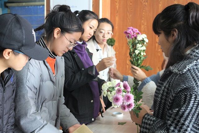 以创意为先 享创意生活——食品与环境学院“以肉之名•行花之美”创意多肉花捧大赛