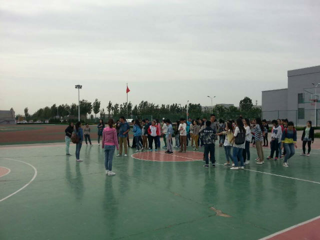 显乒乓魅力 展营销风采 ——记工管系12级市场营销专业班级活动