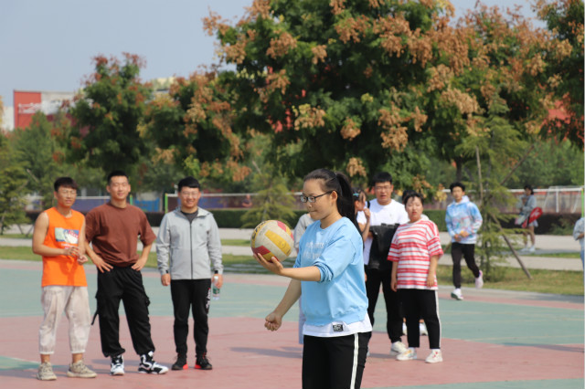 赛出青春活力 铸就经管辉煌——经济与管理学院班级排球对抗赛