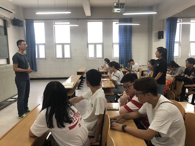 【辅导员说完满】唤醒生涯意识 提升心理适应力——食品与环境学院2016级主题年级会