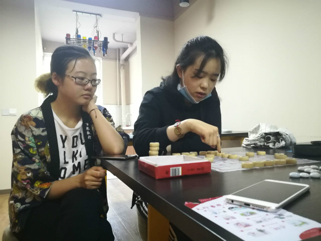 【完满班级】桌子上的战争——艺术传媒学院产品1601、服装1601班举办棋牌比赛