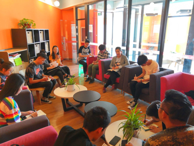 春夏秋冬 肩负为学生服务的责任——智能工程学院2018级机制、电子、通信专业班团例会